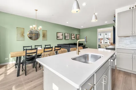 218 Timberleaf Circle Roselle IL 60172