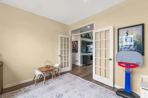 218 Timberleaf Circle Roselle IL 60172