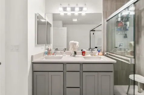 218 Timberleaf Circle Roselle IL 60172
