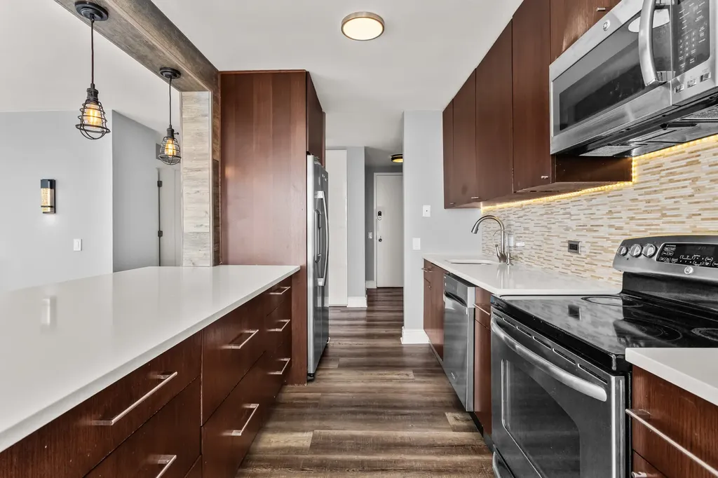 5445 North Sheridan Road Chicago IL 60640