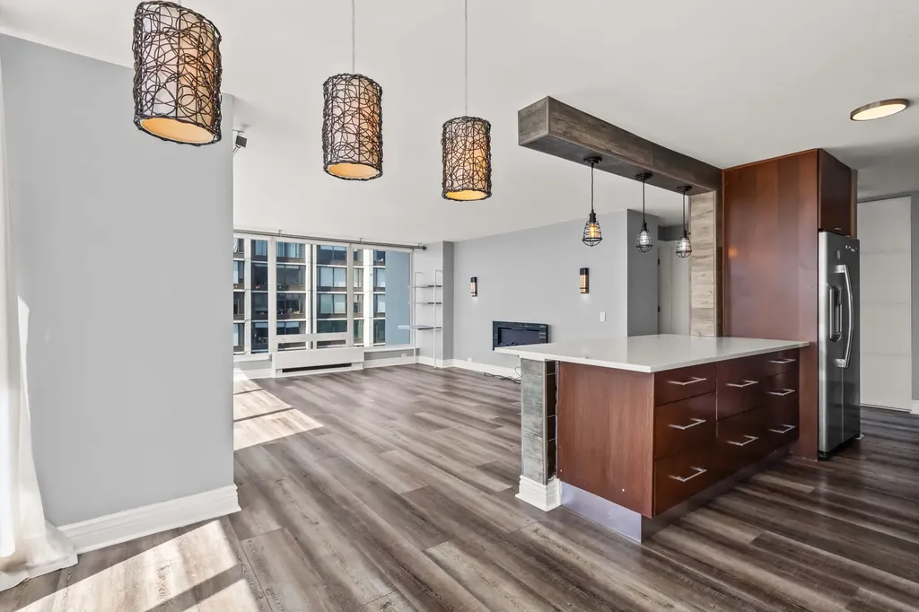 5445 North Sheridan Road Chicago IL 60640