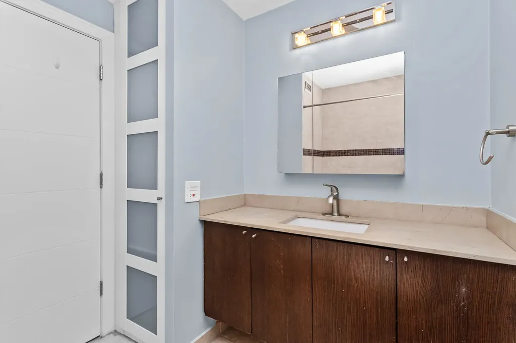 5445 North Sheridan Road Chicago IL 60640
