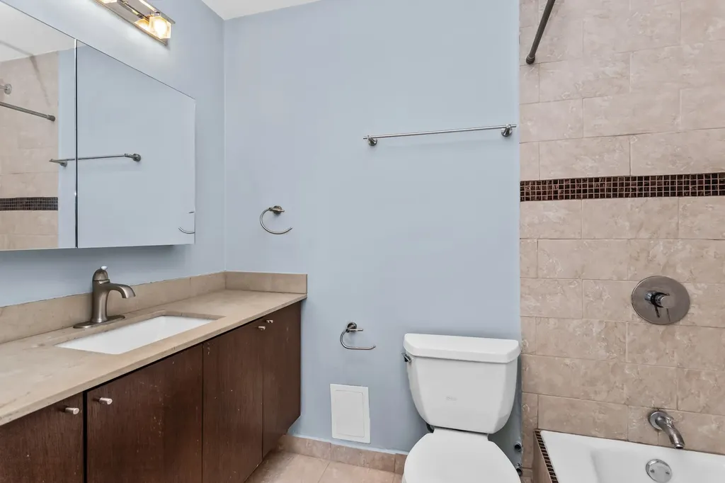 5445 North Sheridan Road Chicago IL 60640