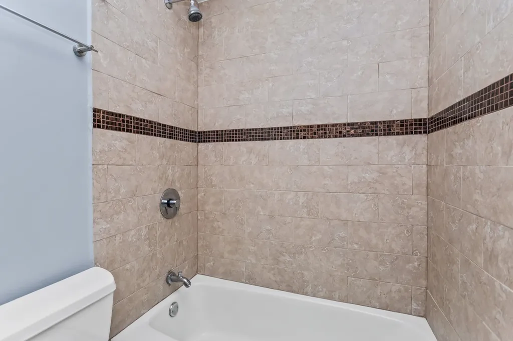 5445 North Sheridan Road Chicago IL 60640