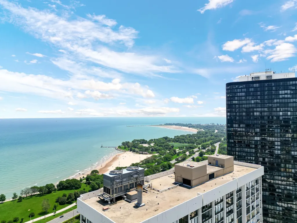 5445 North Sheridan Road Chicago IL 60640