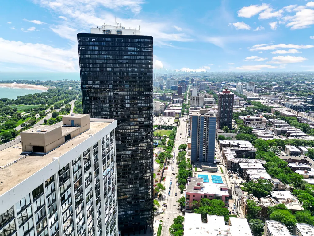 5445 North Sheridan Road Chicago IL 60640