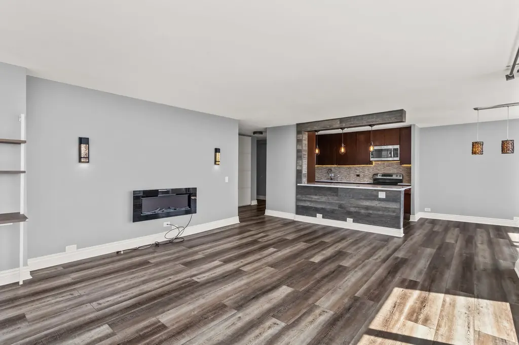 5445 North Sheridan Road Chicago IL 60640
