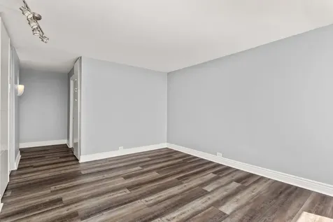 5445 North Sheridan Road Chicago IL 60640