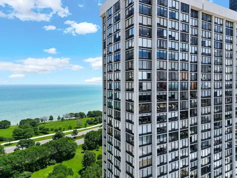 5445 North Sheridan Road Chicago IL 60640