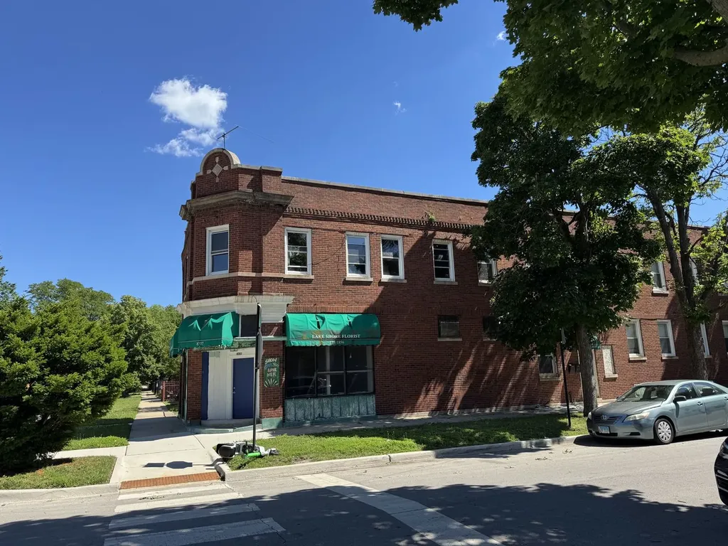8357 South Marquette Avenue Chicago IL 60617