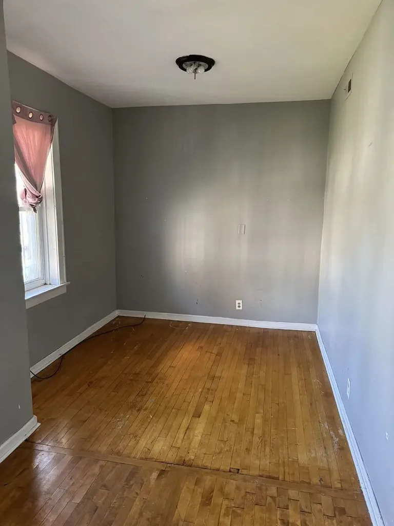 8357 South Marquette Avenue Chicago IL 60617