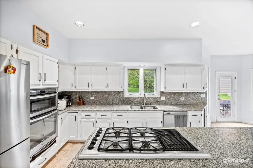 1058 Courtland Place Aurora IL 60502