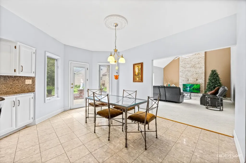 1058 Courtland Place Aurora IL 60502