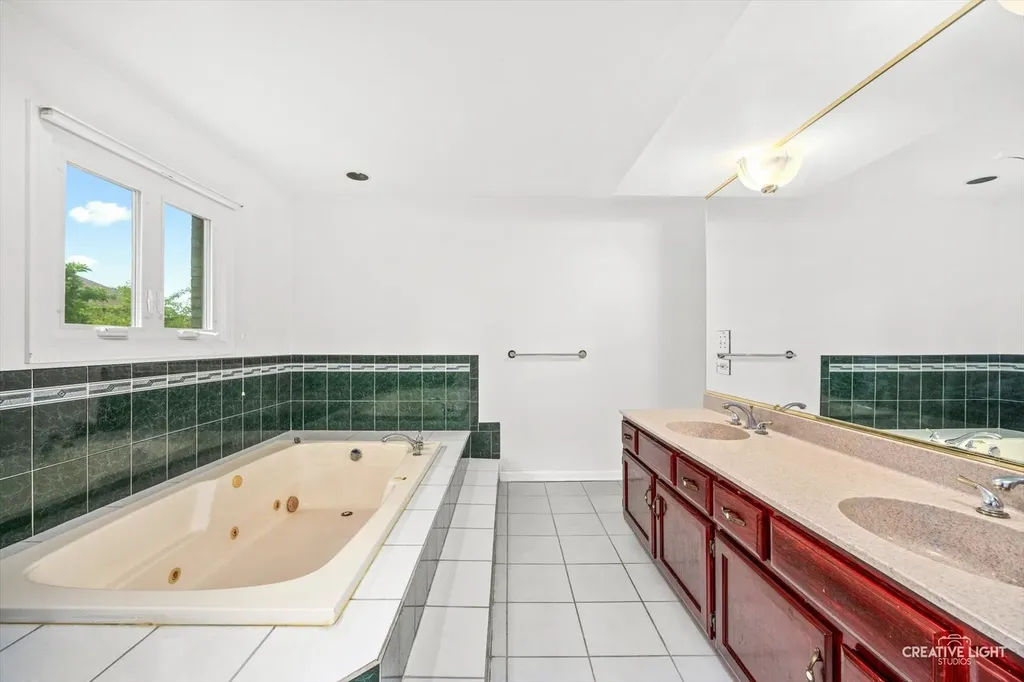 1058 Courtland Place Aurora IL 60502