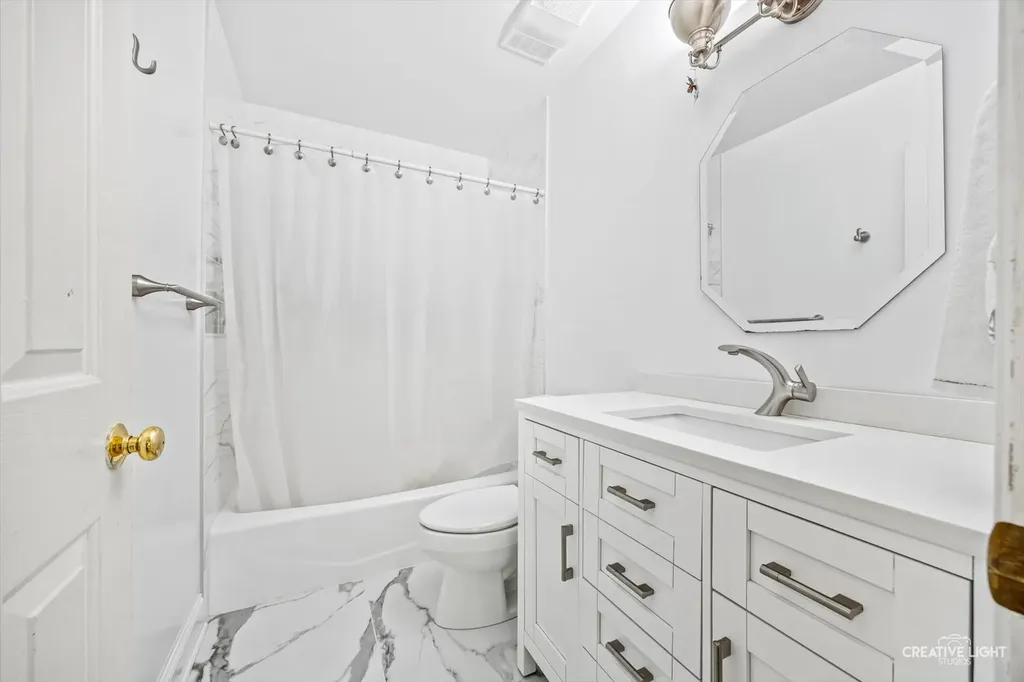 1058 Courtland Place Aurora IL 60502