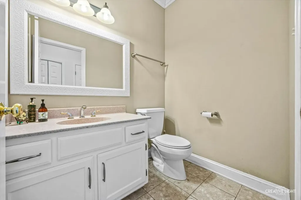 1058 Courtland Place Aurora IL 60502