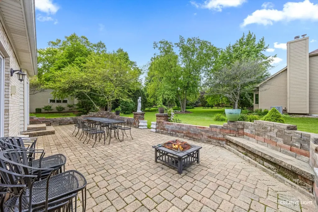 1058 Courtland Place Aurora IL 60502