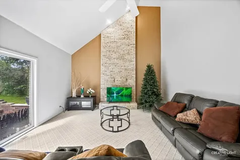1058 Courtland Place Aurora IL 60502