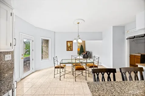 1058 Courtland Place Aurora IL 60502