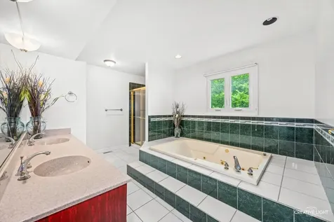 1058 Courtland Place Aurora IL 60502