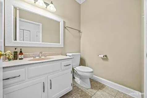 1058 Courtland Place Aurora IL 60502