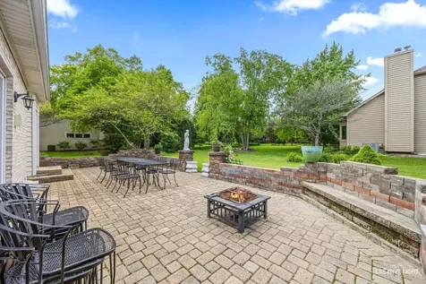 1058 Courtland Place Aurora IL 60502