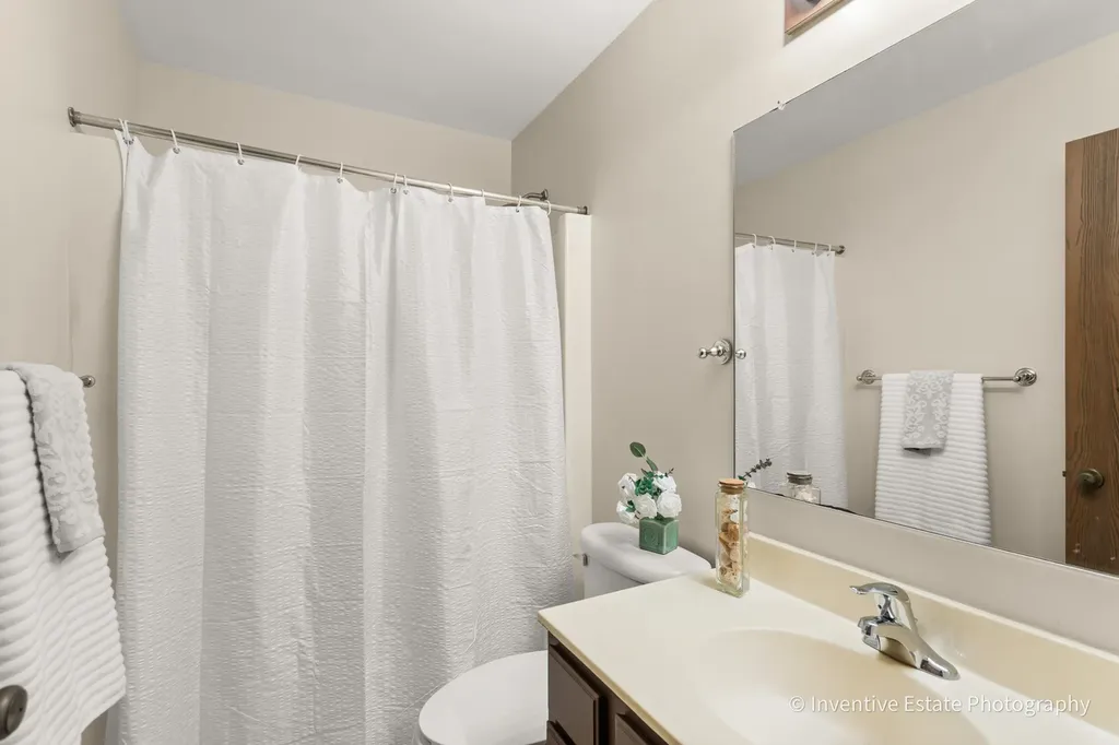 3128 Quincy Lane Aurora IL 60504