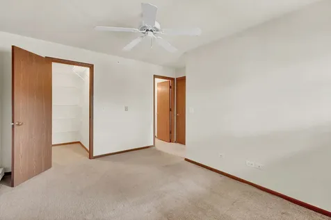 330 Leah Lane Woodstock IL 60098