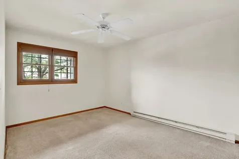 330 Leah Lane Woodstock IL 60098