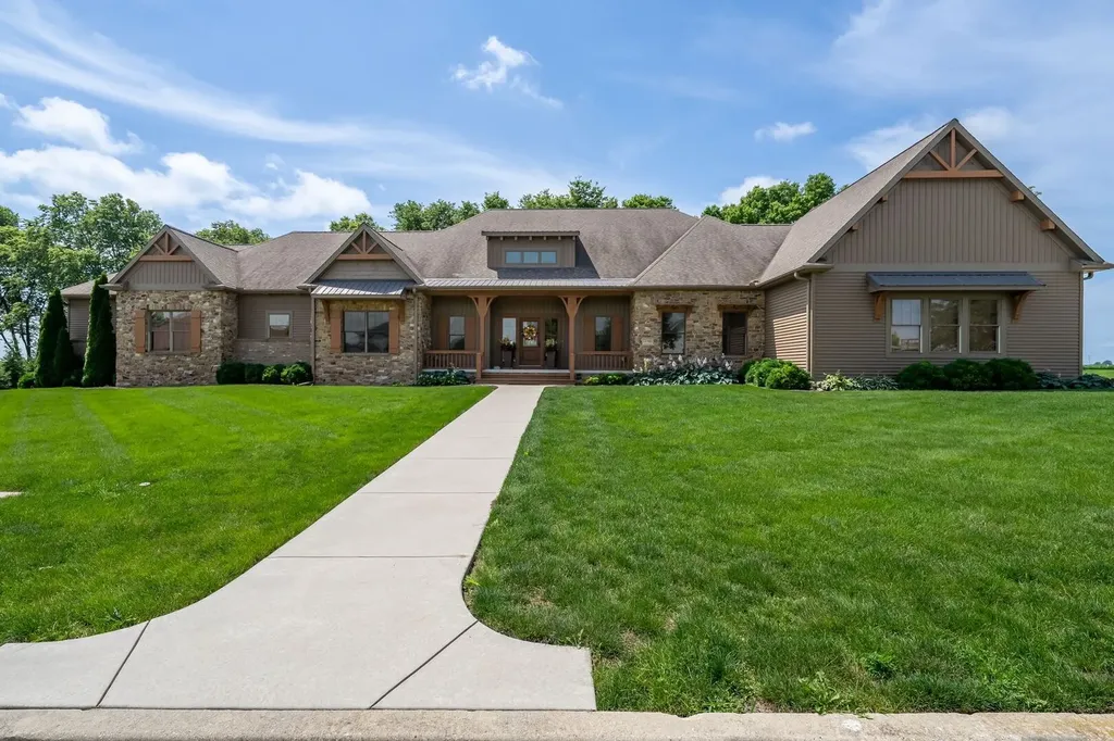 15785 Belfry Drive Bloomington IL 61705