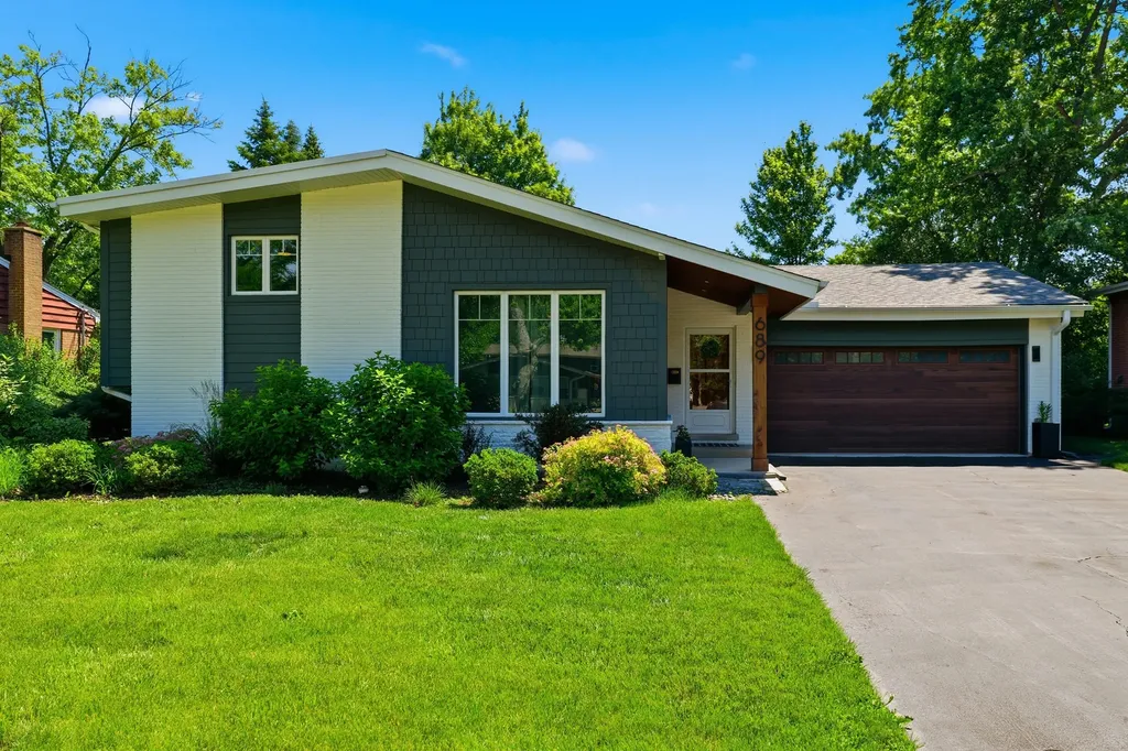 689 Timber Hill Road Deerfield IL 60015
