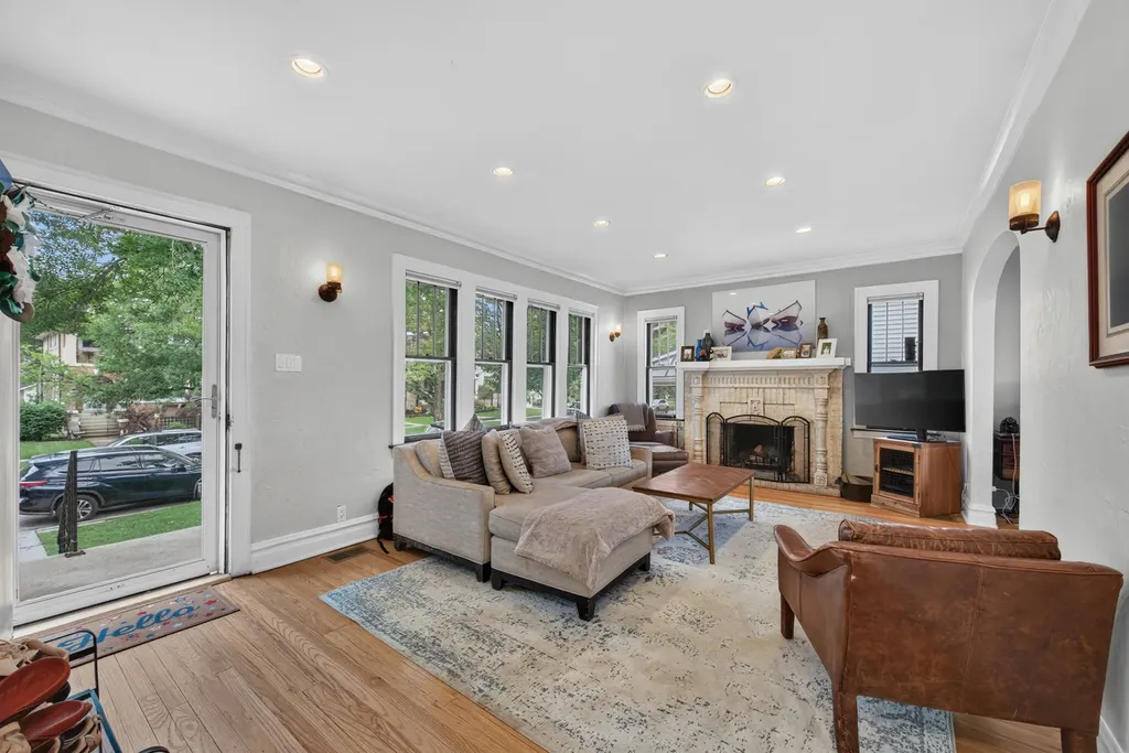 6960 North Ozark Avenue Chicago IL 60631
