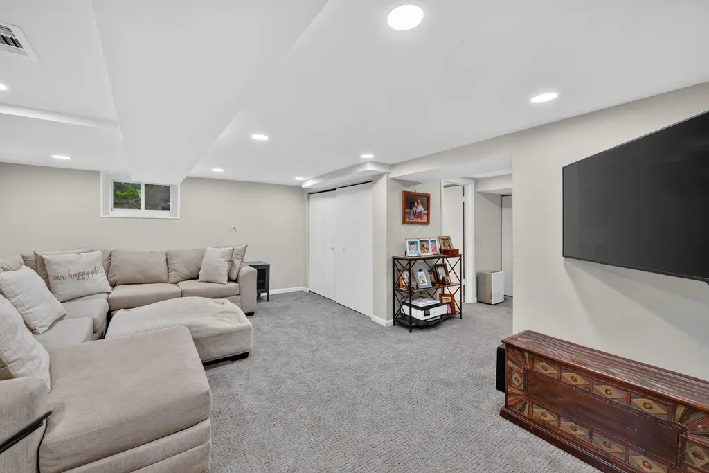 6960 North Ozark Avenue Chicago IL 60631