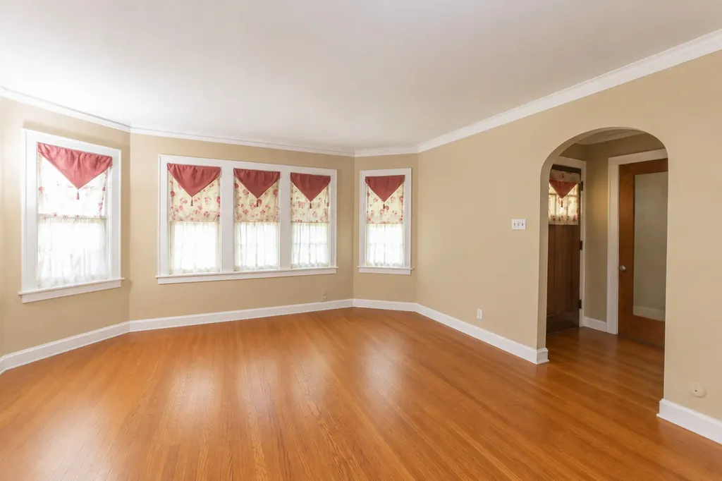 2849 North Luna Avenue Chicago IL 60641
