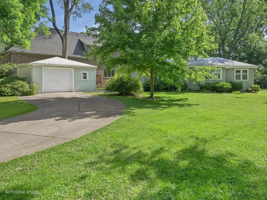 241 Coe Road Clarendon Hills IL 60514