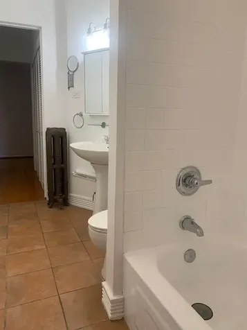 3745 North Pine Grove Avenue Chicago IL 60613