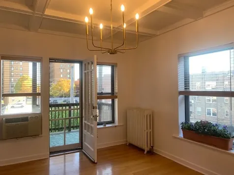 3745 North Pine Grove Avenue Chicago IL 60613