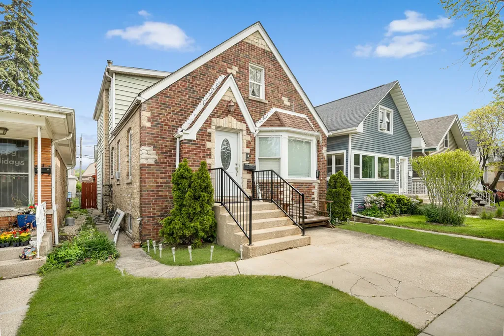 4918 West Winnemac Avenue Chicago IL 60630