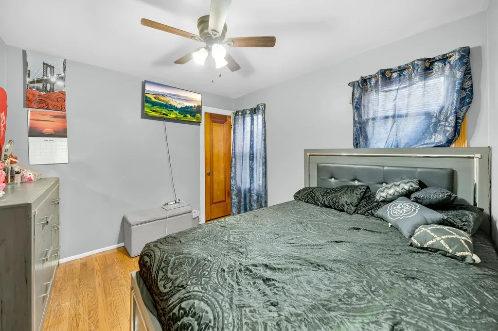 4918 West Winnemac Avenue Chicago IL 60630
