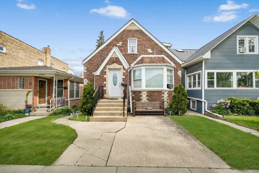 4918 West Winnemac Avenue Chicago IL 60630
