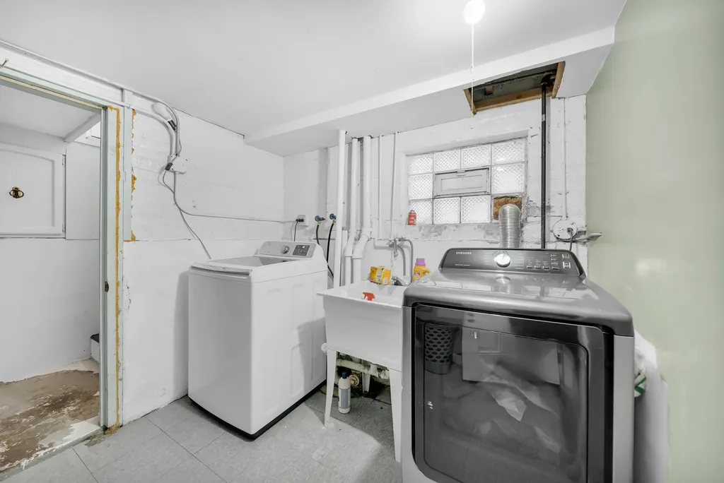 4918 West Winnemac Avenue Chicago IL 60630