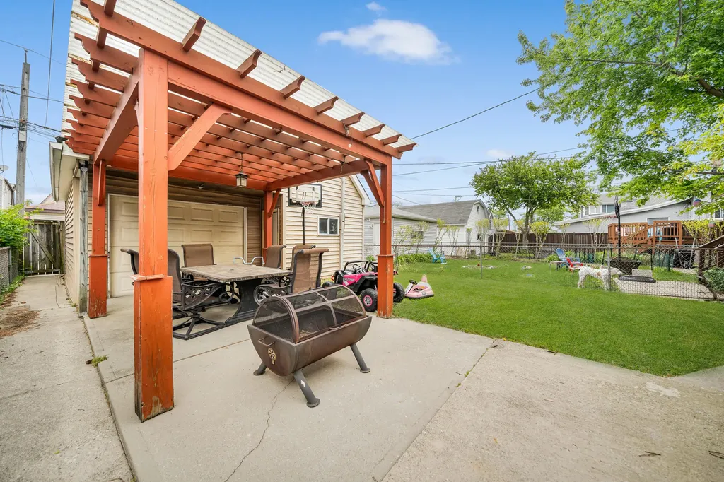 4918 West Winnemac Avenue Chicago IL 60630