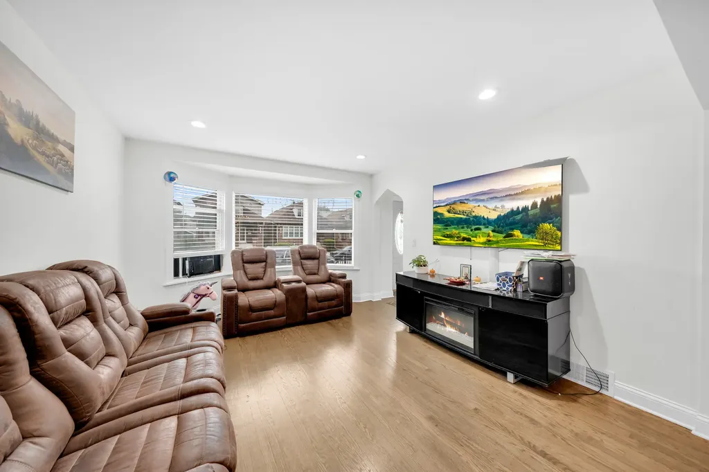 4918 West Winnemac Avenue Chicago IL 60630