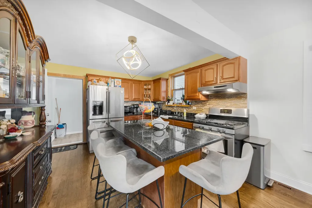 4918 West Winnemac Avenue Chicago IL 60630