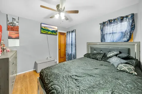 4918 West Winnemac Avenue Chicago IL 60630