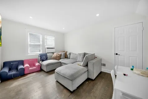 4918 West Winnemac Avenue Chicago IL 60630