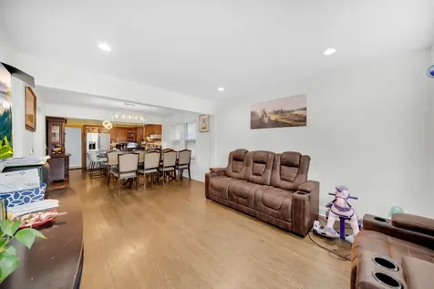 4918 West Winnemac Avenue Chicago IL 60630