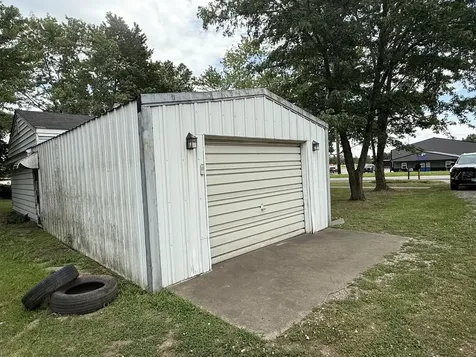 810 West Longstreet Road Marion IL 62959