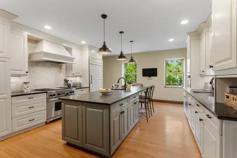 1520 Telegraph Road Lake Forest IL 60045
