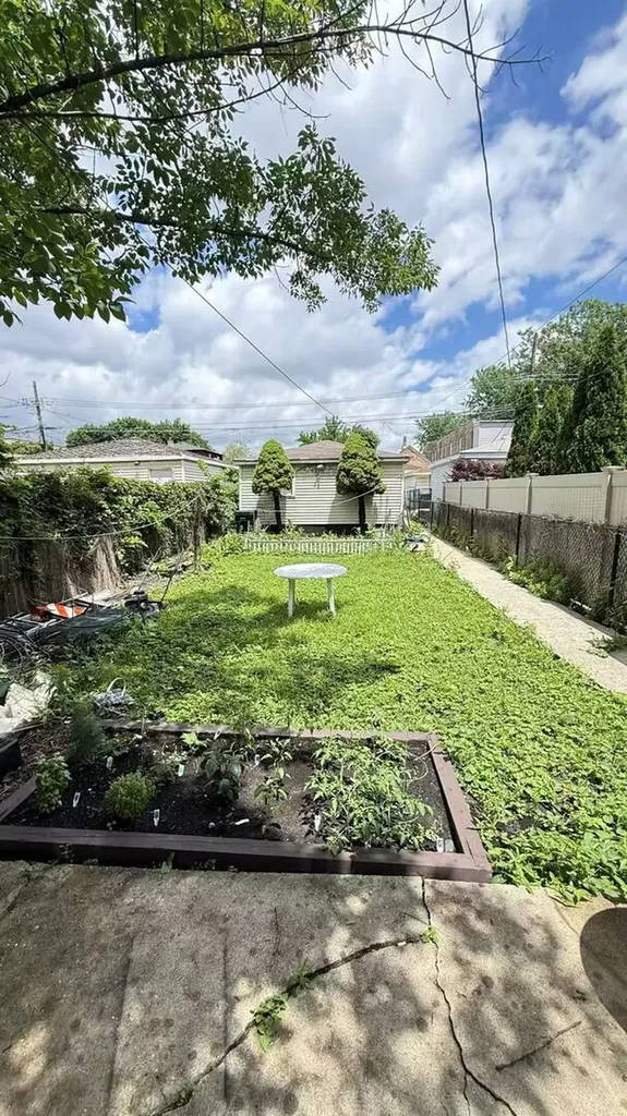 906 West 36th Street Chicago IL 60609